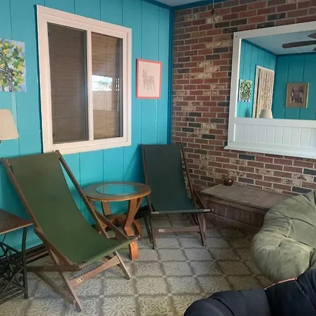 Family Friendly Downtown Home - Private Yard & Grill - Location, Location, Location! Athens Exterior photo