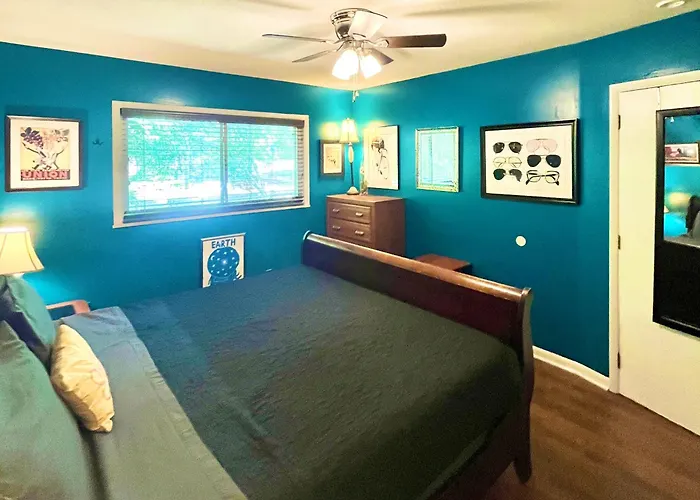 Family Friendly Downtown Home - Private Yard & Grill - Location, Location, Location!